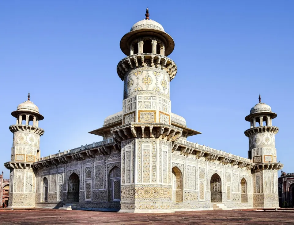 Taj Mahal and Drive to Jaipur