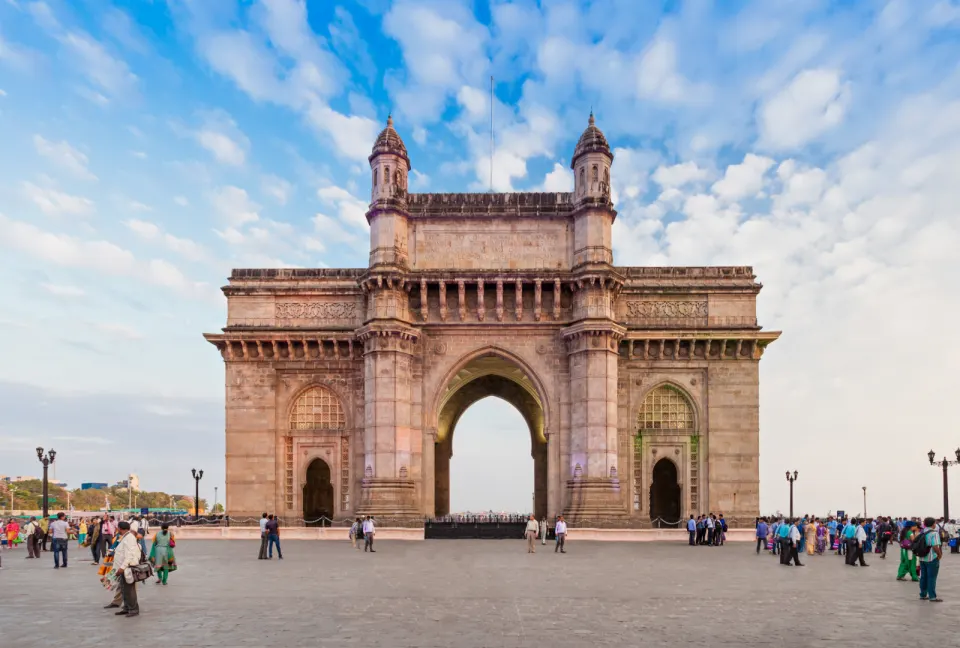 Frontal daytime view of the Gateway of India monument in Mumbai
