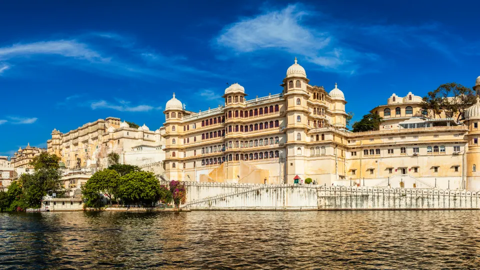 City Palace complex overlooking Lake Pichola in Udaipur