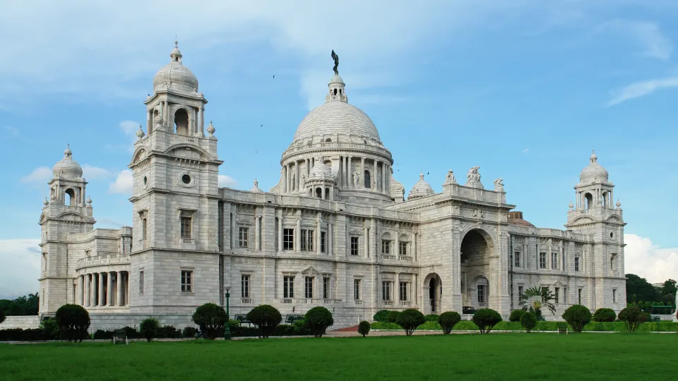 victoria memorial white marble monument in kolkata