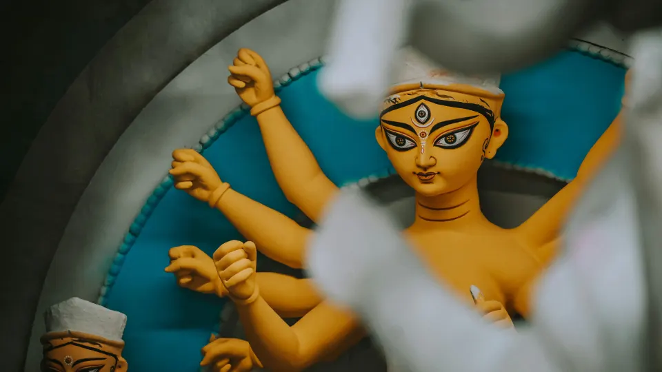 durga idol under construction in kolkata