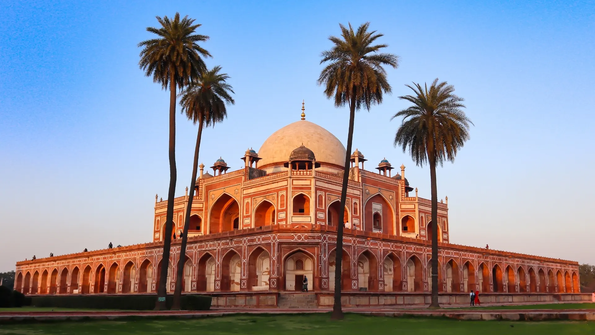 humayuns tomb delhi mughal mausoleum with red sandstone arches and white marble dome